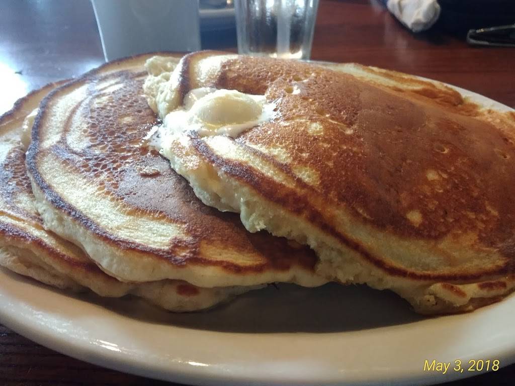 Cracker Barrel Old Country Store | restaurant | 8215 Eagle Lake Dr, Evansville, IN 47715, USA | 8124798788 OR +1 812-479-8788