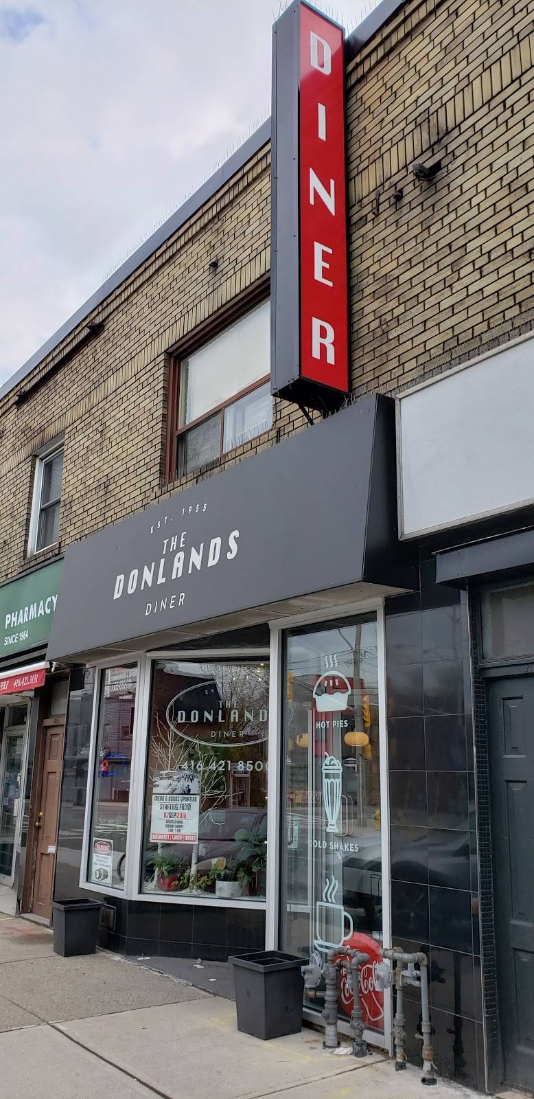 The Donlands Diner | restaurant | 417 Donlands Ave, East York, ON M4J 3S3, Canada | 4164218500 OR +1 416-421-8500