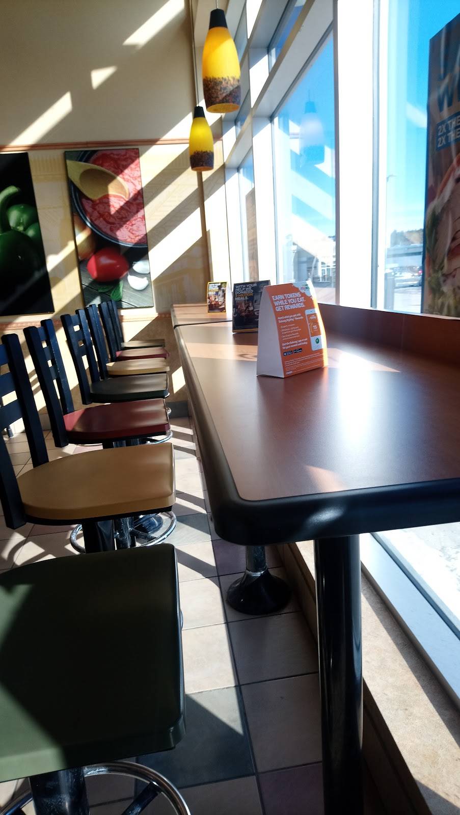 Subway | restaurant | Hunt Club Marketplace, 3987 Riverside Dr Unit #6, Ottawa, ON K1V 1C1, Canada | 6137369494 OR +1 613-736-9494