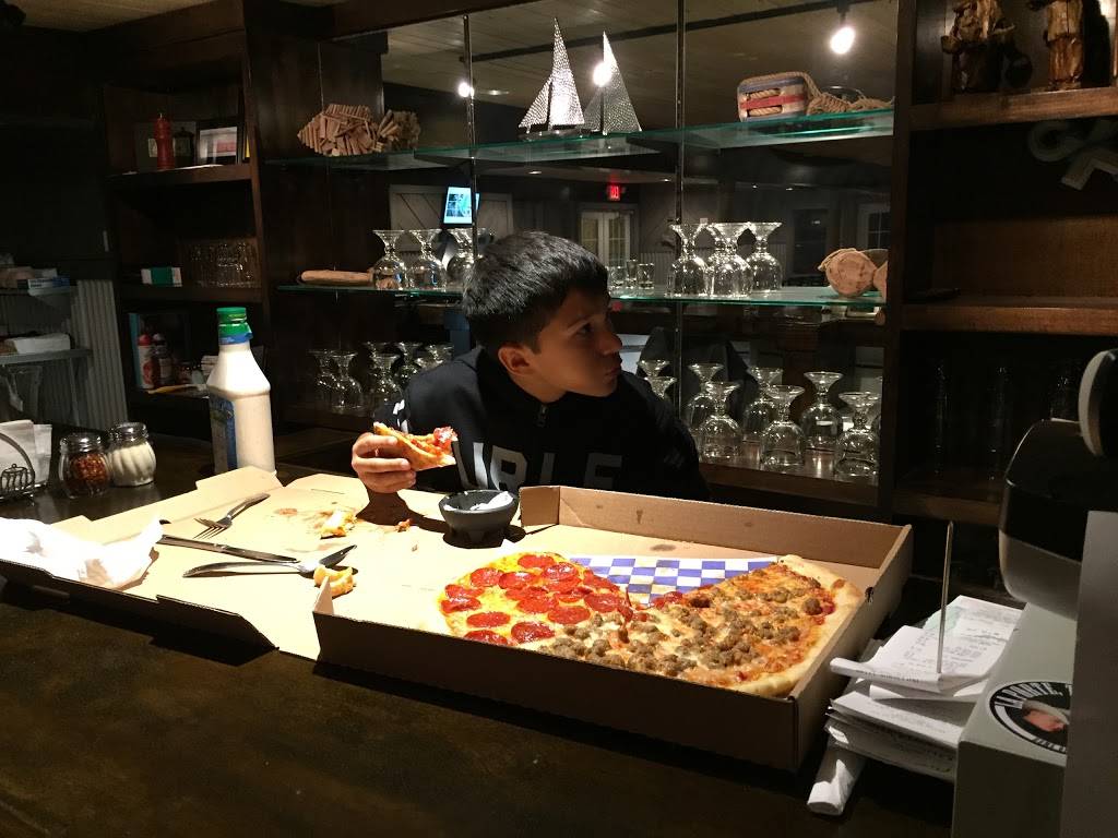 Hurricane Titas | Bar & Grill | restaurant | 222 W Bayshore Rd, Anahuac, TX 77514, USA | 4092523288 OR +1 409-252-3288