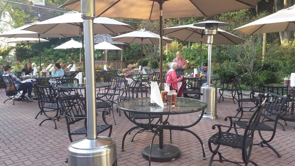 Ice House BBQ | restaurant | 6966 Main St, Mackinac Island, MI 49757, USA | 9068477223 OR +1 906-847-7223