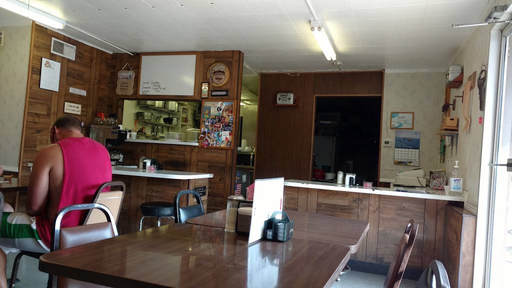 Dougs Dinner Bucket | restaurant | 2008, 5730 Akron Cleveland Rd, Hudson, OH 44236, USA | 3306538184 OR +1 330-653-8184