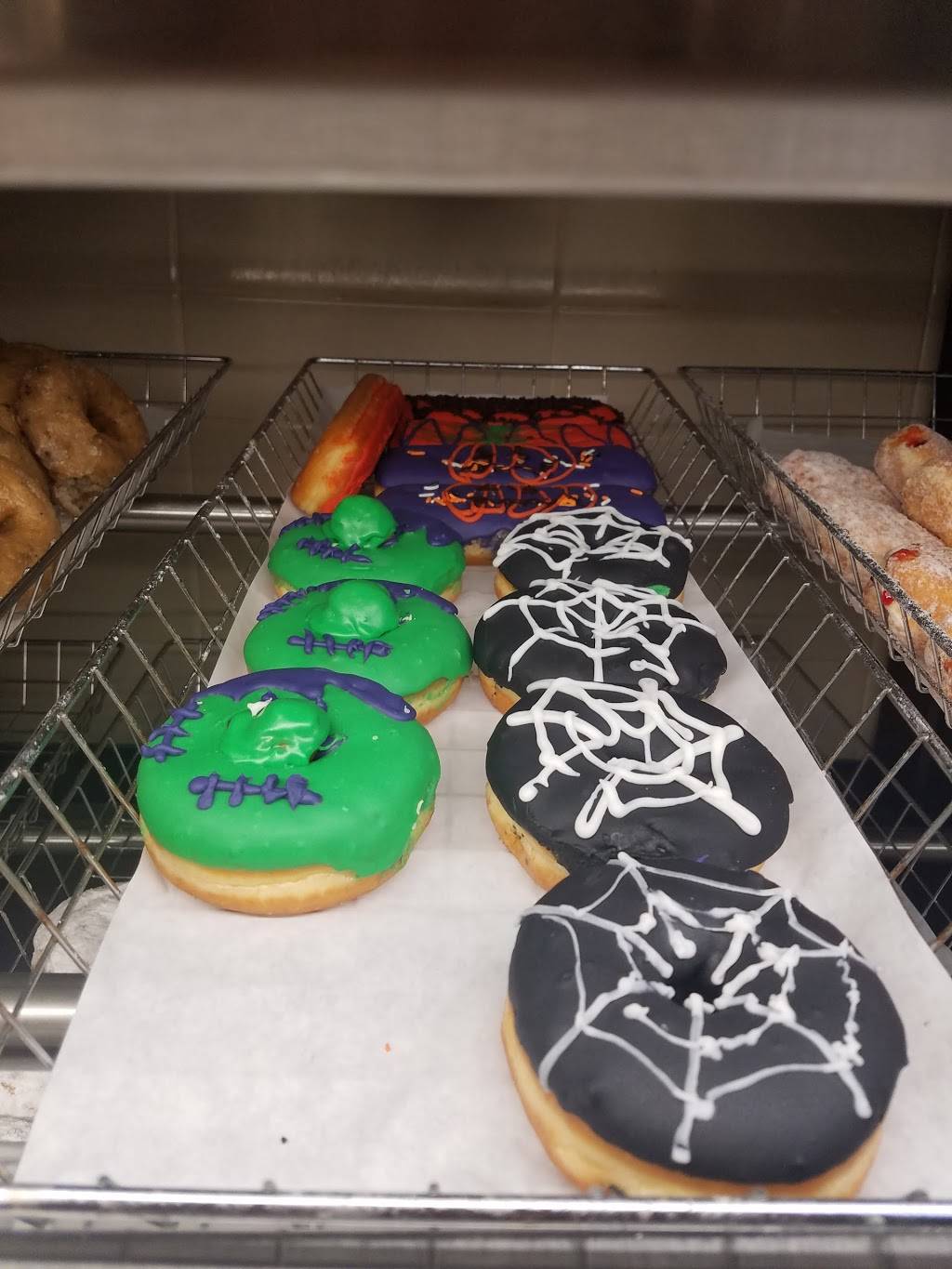 Dunkin Donuts | cafe | 1945 Willow Rd, Northbrook, IL 60062, USA | 2242354349 OR +1 224-235-4349