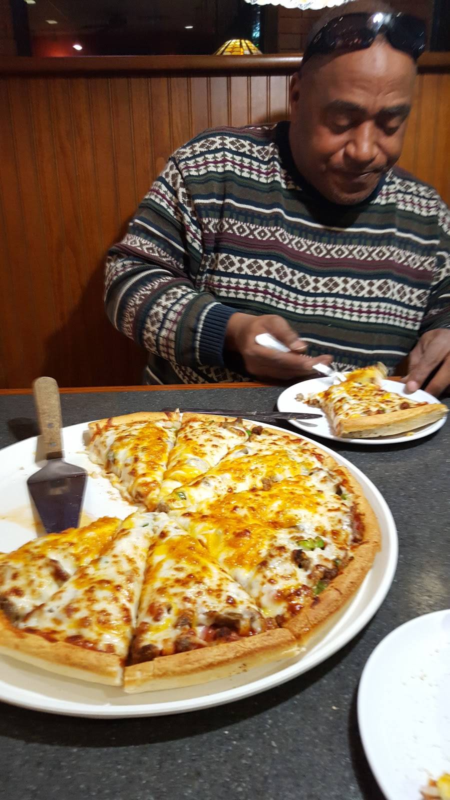 Godfathers Pizza | meal delivery | 291 N Springboro Pike, Dayton, OH 45449, USA | 9372911999 OR +1 937-291-1999