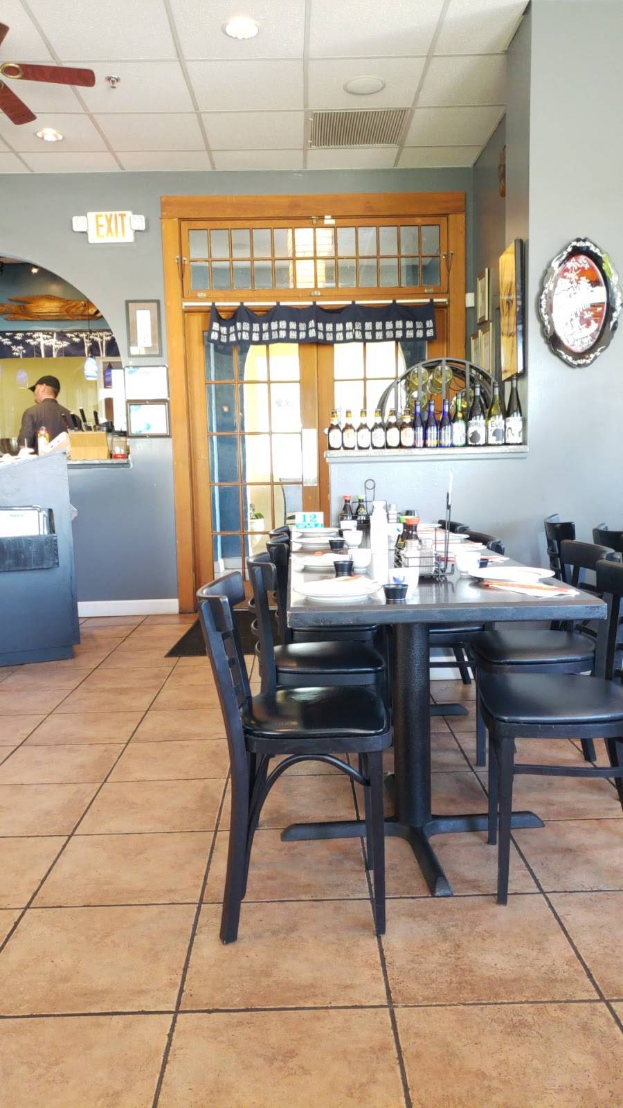 WAVE - Asian Bistro & Sushi | restaurant | 301 N Baker St #106, Mt Dora, FL 32757, USA | 3523839283 OR +1 352-383-9283