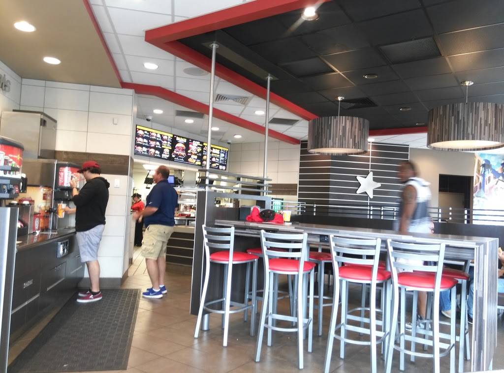 Hardees | restaurant | 2053 N Amidon Ave, Wichita, KS 67203, USA | 3164255393 OR +1 316-425-5393