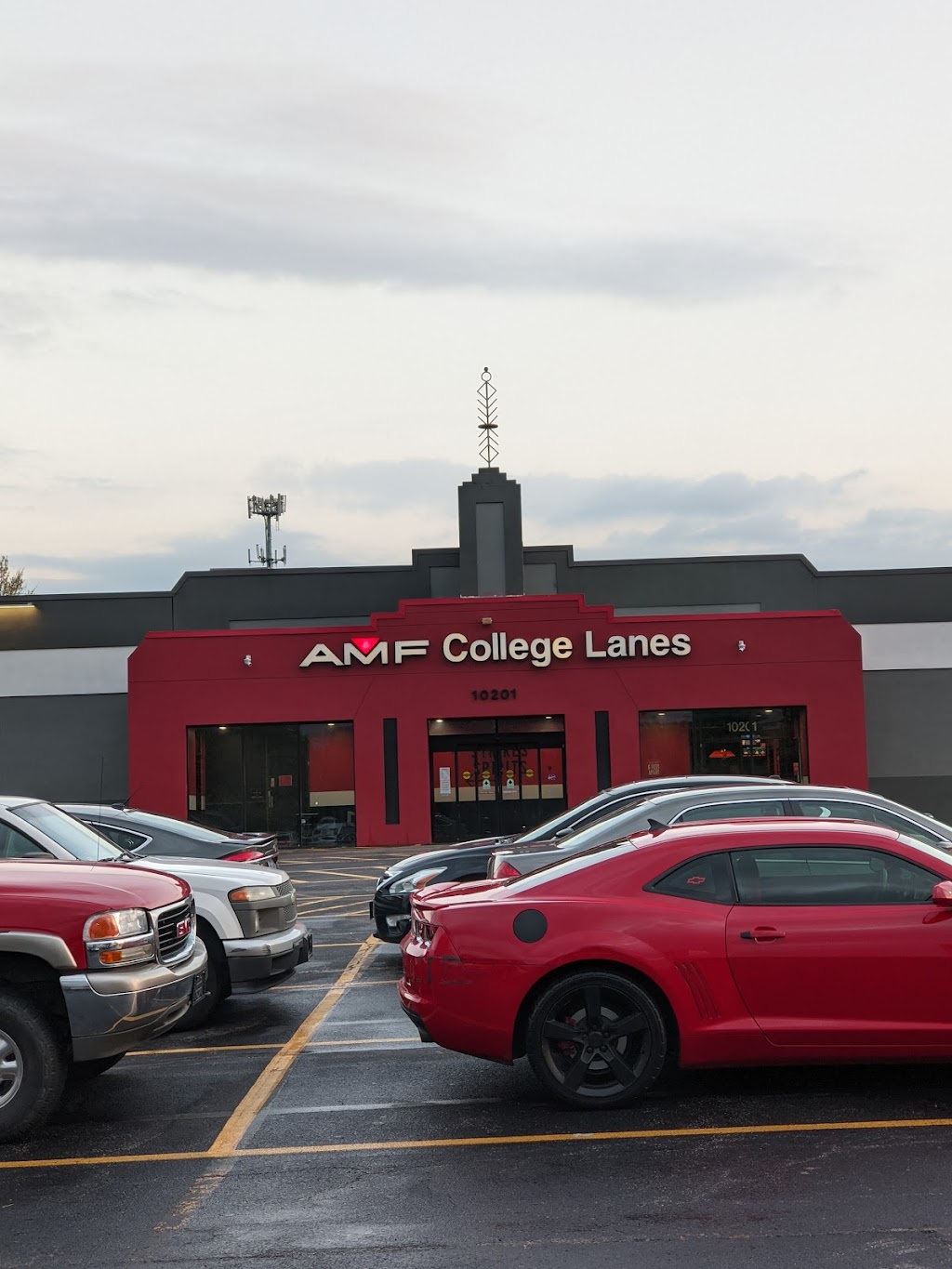 AMF College Lanes | restaurant | 10201 College Blvd, Overland Park, KS 66210, USA | 9134516400 OR +1 913-451-6400