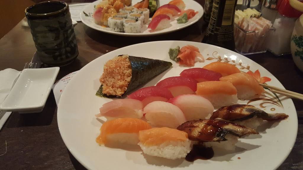 QQ Asian Bistro | restaurant | 367 Windsor Hwy, New Windsor, NY 12553, USA | 8455697108 OR +1 845-569-7108