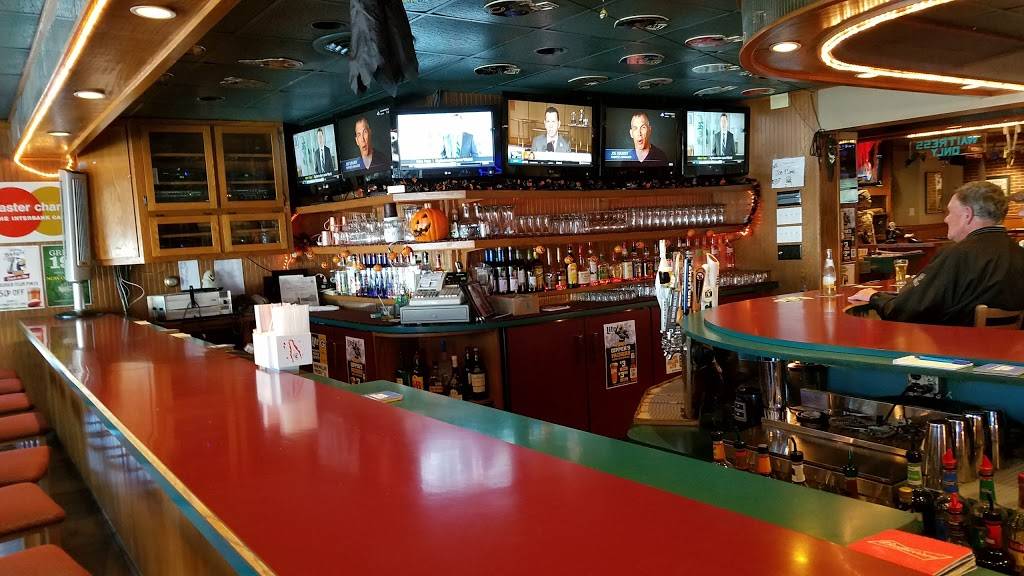 Gippers Sports Bar & Grill | restaurant | 1860 University Ave, Green Bay, WI 54302, USA | 9204351515 OR +1 920-435-1515