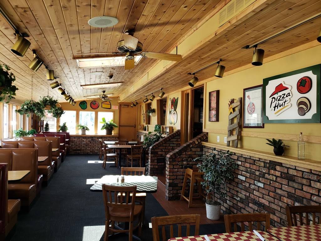 Pizza Hut | meal takeaway | 1640 1st St W, Independence, IA 50644, USA | 3193342515 OR +1 319-334-2515