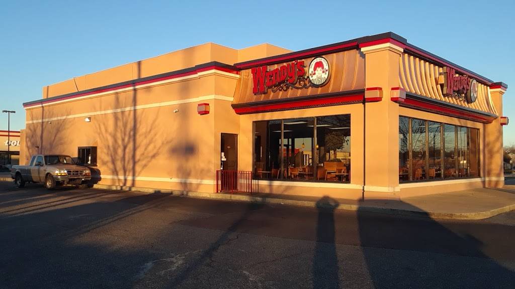 Wendys | restaurant | 714 W Poplar Ave, Collierville, TN 38017, USA | 9018546037 OR +1 901-854-6037