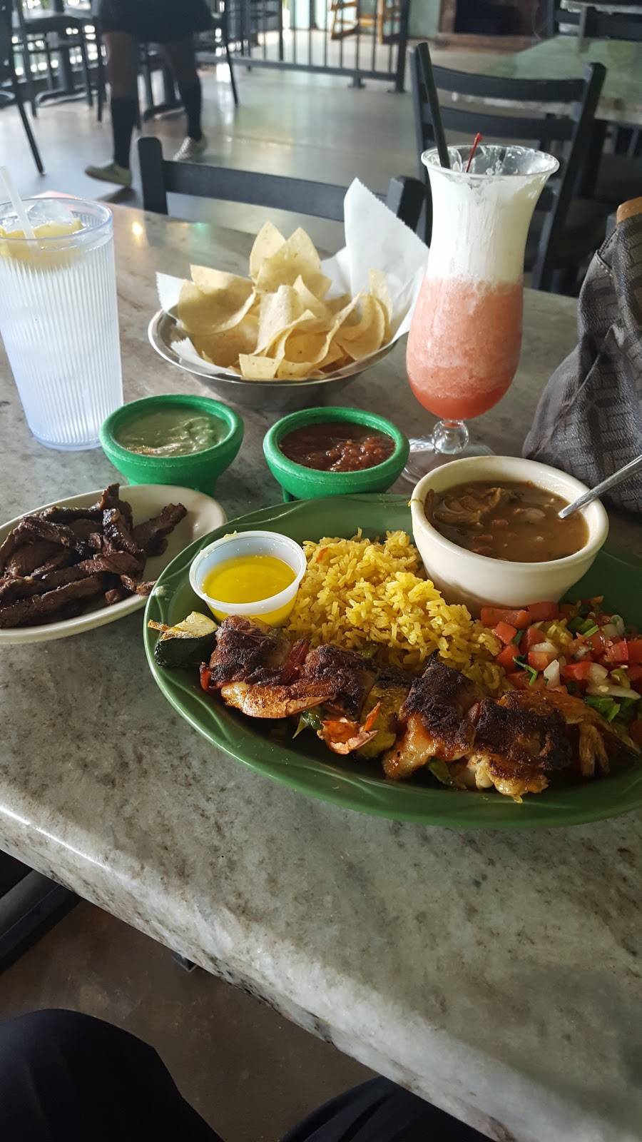 Iguana Joes Mont Belvieu | restaurant | 9118 TX-146, Baytown, TX 77520, USA | 2815765618 OR +1 281-576-5618