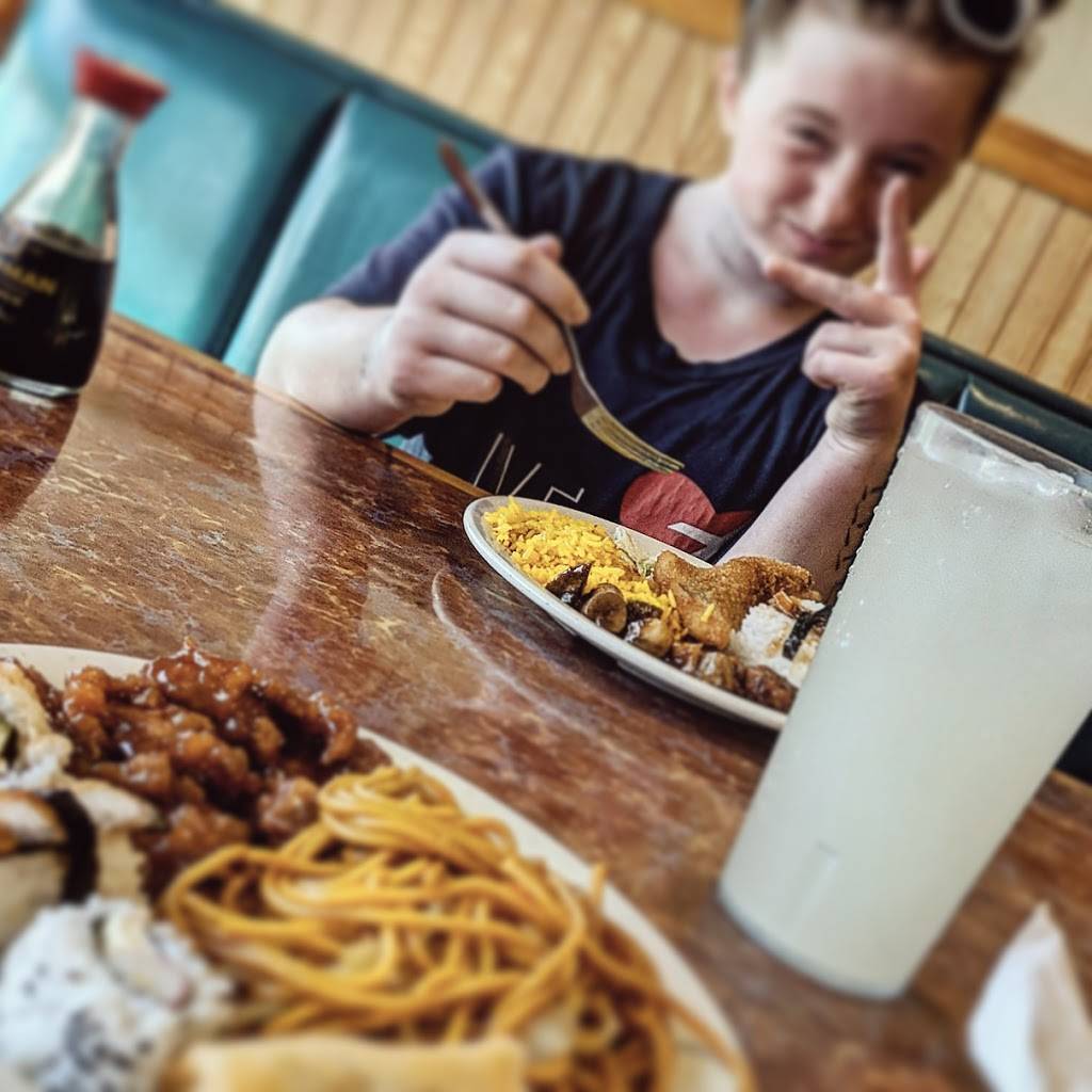 Hong Kong Buffet | restaurant | 145 W Wisconsin Ave, Neenah, WI 54956, USA | 9207207089 OR +1 920-720-7089