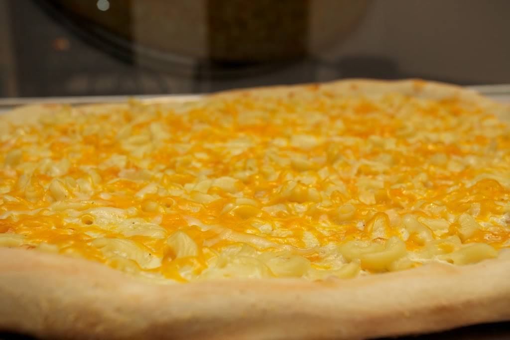 Big Gs Pizza | restaurant | 3716 N Clark St, Chicago, IL 60613, USA | 7732812444 OR +1 773-281-2444