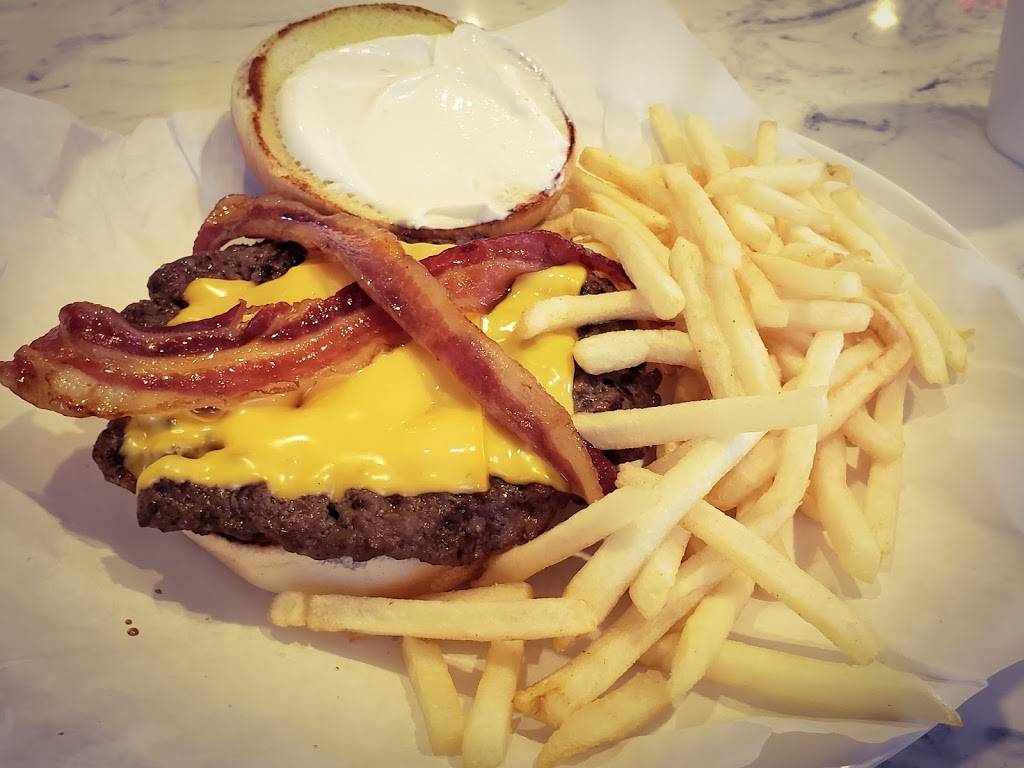 Hollywood Burger | restaurant | 1301 Solana Blvd #4116, Westlake, TX 76262, USA | 6822377771 OR +1 682-237-7771
