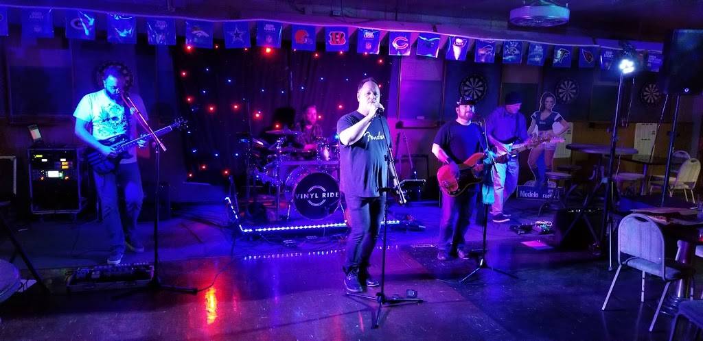 The Bandwagon Bar | restaurant | 9000, 586 Parker Rd, Fairfield, CA 94533, USA | 7074373800 OR +1 707-437-3800