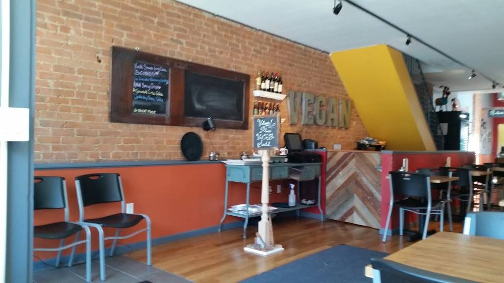 The Dancing Dog Eatery & Juicery | restaurant | 126 W Main St, Urbana, IL 61801, USA | 2175521344 OR +1 217-552-1344