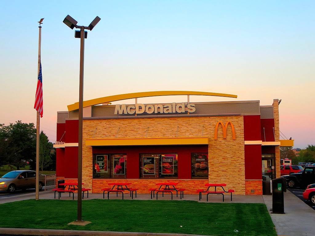 McDonalds | cafe | 2051 W Broadway, Monona, WI 53713, USA | 6082218874 OR +1 608-221-8874