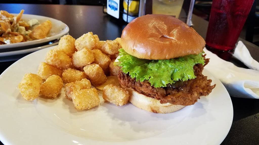 Luckys Burger & Brew Brookhaven | restaurant | 305 Brookhaven Ave #1250, Brookhaven, GA 30319, USA | 6787051713 OR +1 678-705-1713