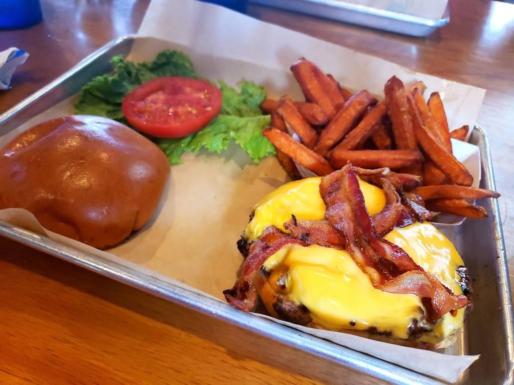 Stevie Tomatos Sports Page | restaurant | 15215 Collier Blvd #303, Naples, FL 34119, USA | 2393524233 OR +1 239-352-4233