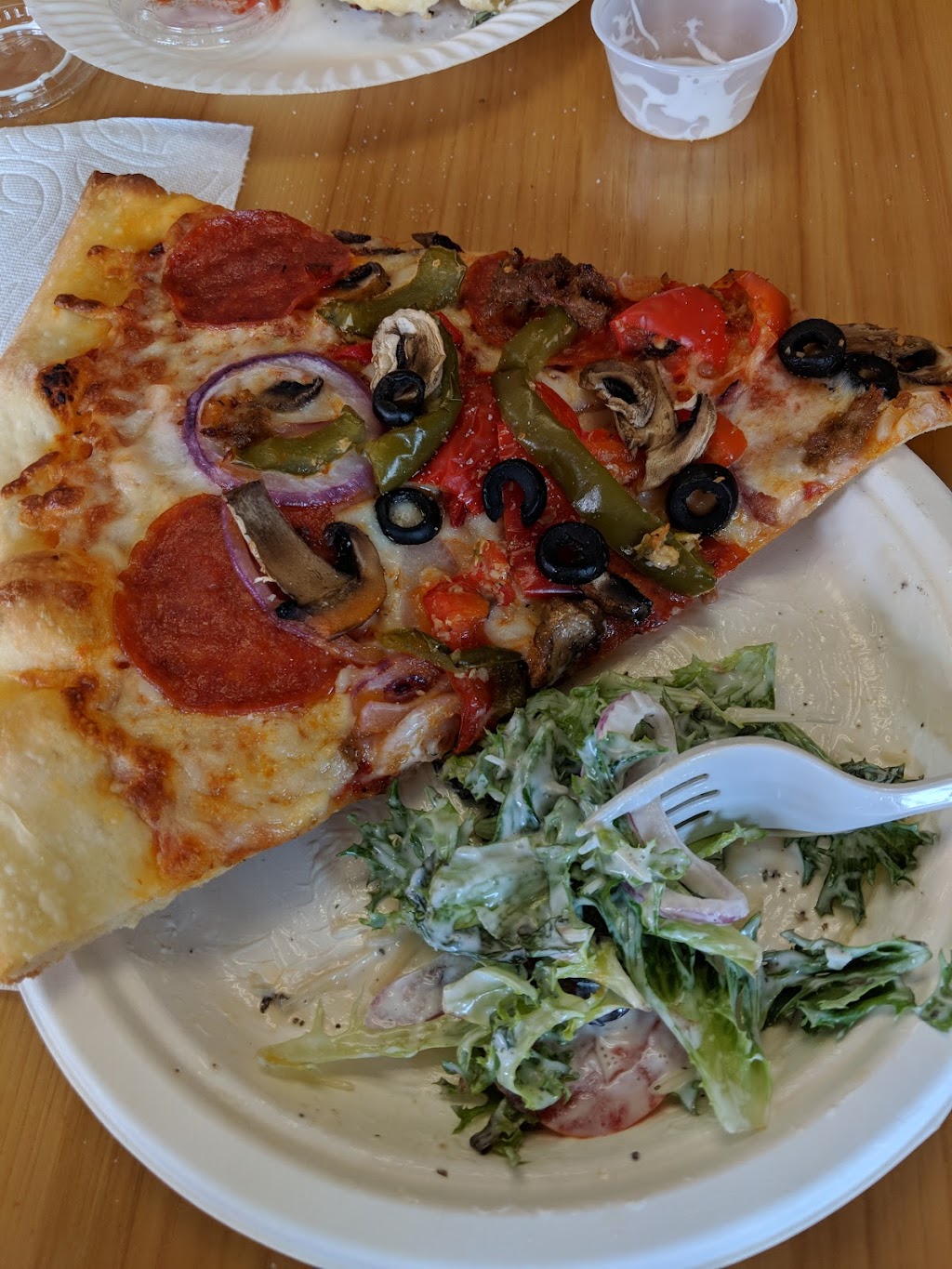 Martollis Authentic Hand-Tossed Pizza | restaurant | 220 W Cascade Ave, Sisters, OR 97759, USA | 5415498356 OR +1 541-549-8356