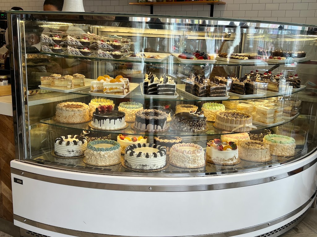 Dulce De Leche Bakery | bakery | 6510 Bergenline Ave, West New York, NJ 07093, USA | 2018696999 OR +1 201-869-6999