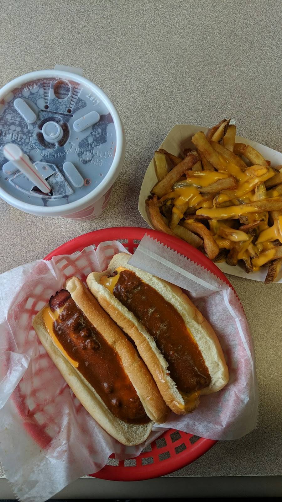 Hot Dog Shoppe | restaurant | 320 Market St, East Liverpool, OH 43920, USA | 3303866688 OR +1 330-386-6688