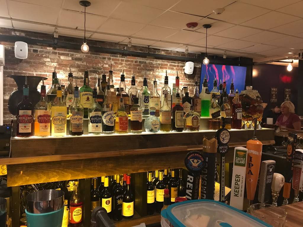 Quahog Republic’s Captains Den | restaurant | 35 Main St, Plymouth, MA 02360, USA | 5085917589 OR +1 508-591-7589