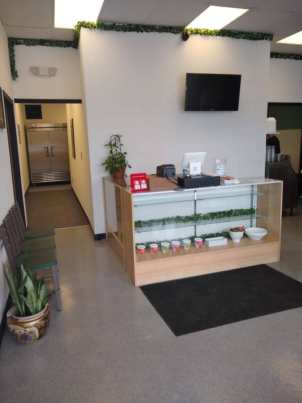 Simple Thai | restaurant | 3245 W Walton Blvd, Waterford Twp, MI 48329, USA | 2485997056 OR +1 248-599-7056