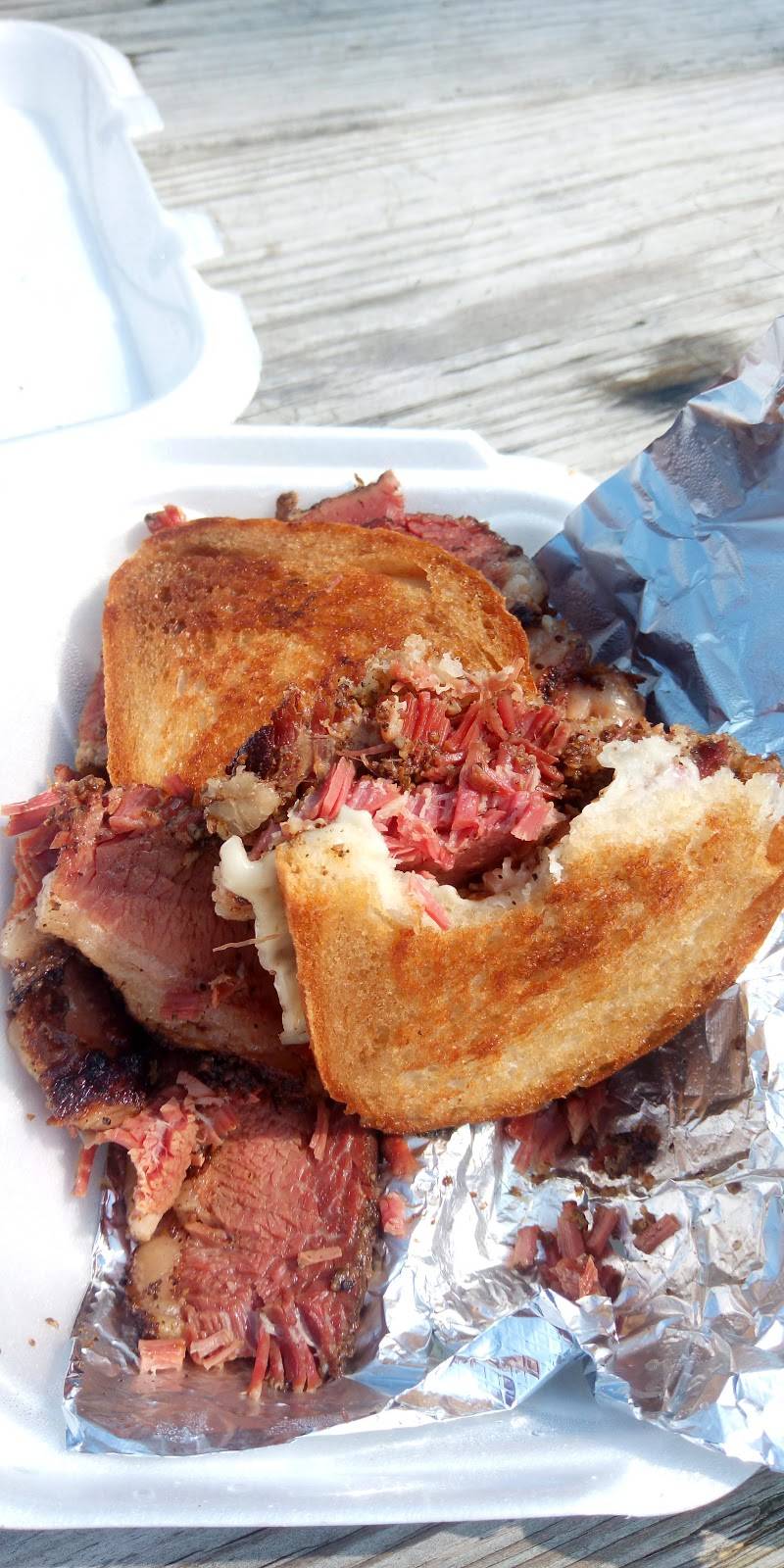 Jakes Deli North | meal delivery | 1634 W North Ave, Milwaukee, WI 53205, USA | 4145621272 OR +1 414-562-1272