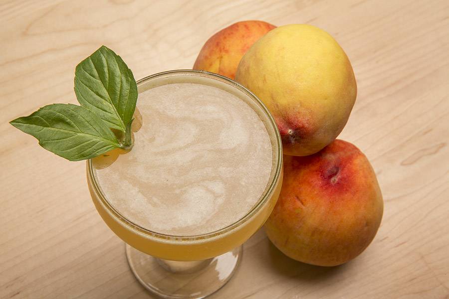 Two Lights Seafood and Oyster | restaurant | 227 W North Ave, Chicago, IL 60610, USA | 3129293091 OR +1 312-929-3091