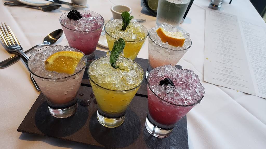 Chart House | restaurant | 5700 SW Terwilliger Blvd, Portland, OR 97239, USA | 5032466963 OR +1 503-246-6963