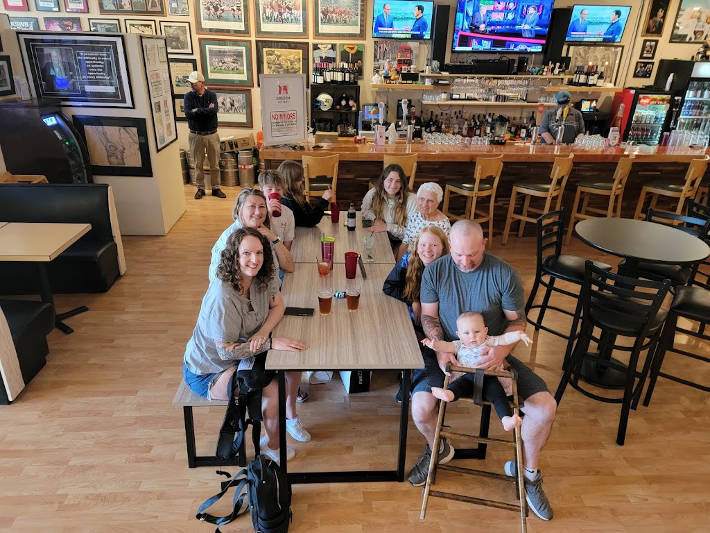 Legends Public House | restaurant | 1111 N Roosevelt Dr #114, Seaside, OR 97138, USA | 5037385792 OR +1 503-738-5792