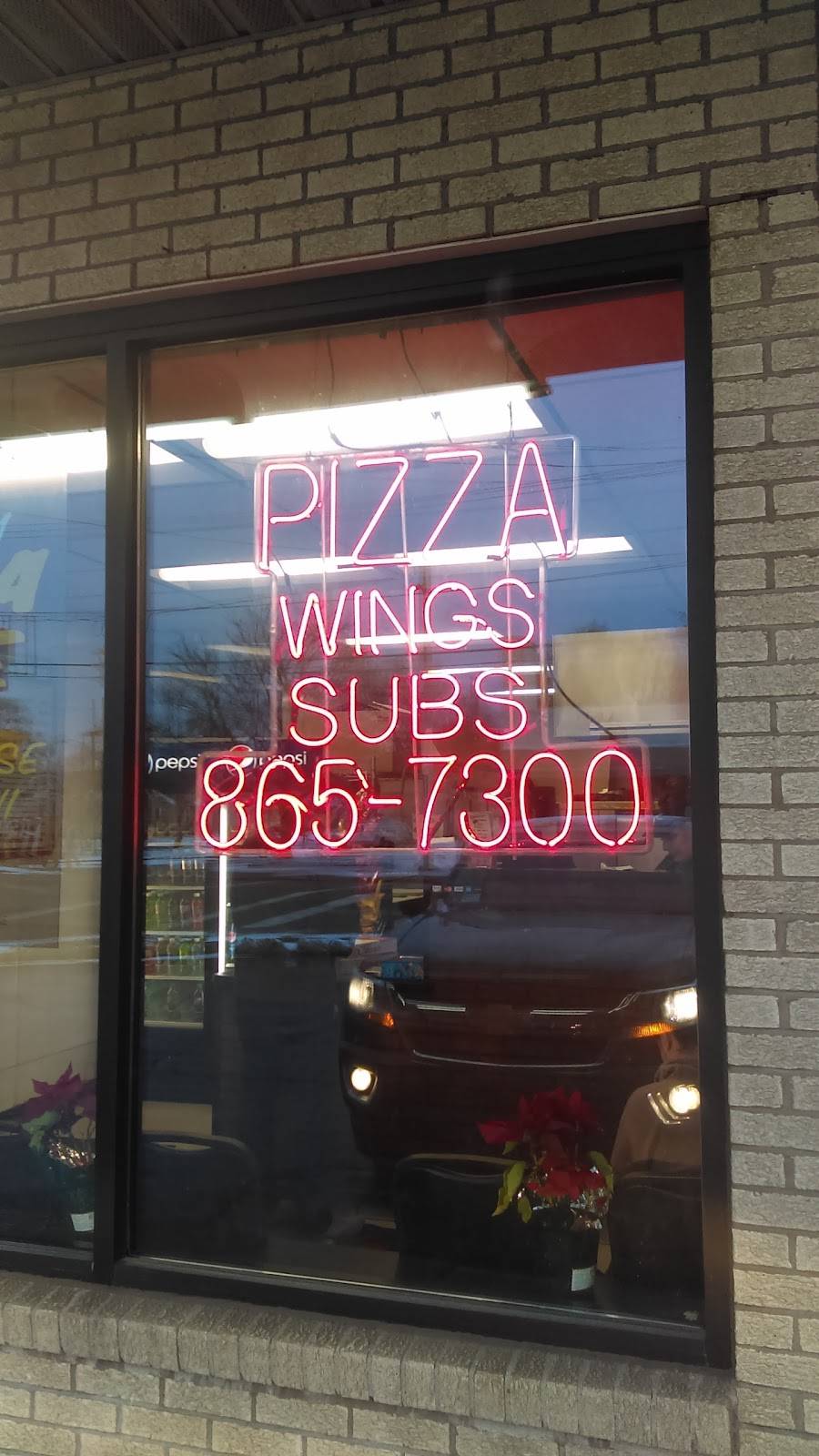 Carbones Pizzeria | restaurant | 2841 Dewey Ave, Rochester, NY 14616, USA | 5858657300 OR +1 585-865-7300