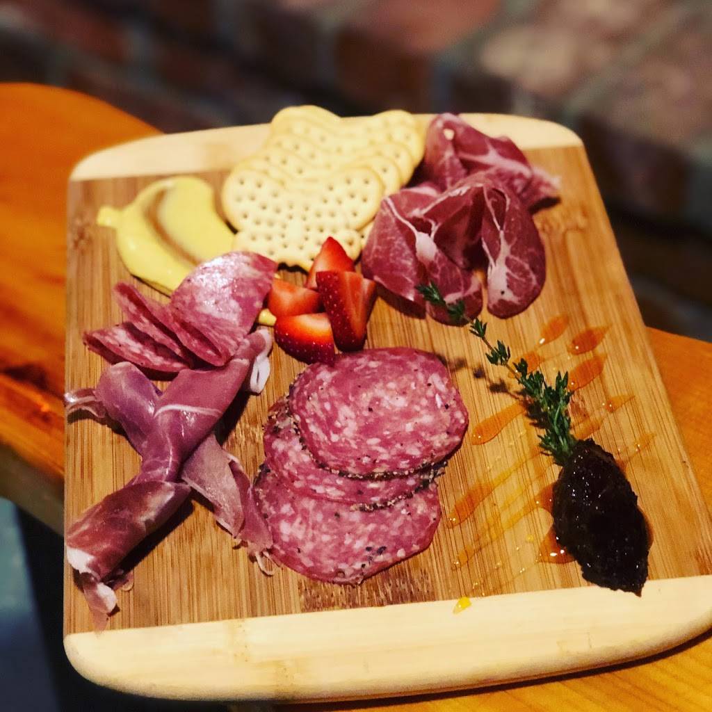 The Tipsy Toboggan | restaurant | 75 Ferry St, Fall River, MA 02721, USA | 5085670550 OR +1 508-567-0550