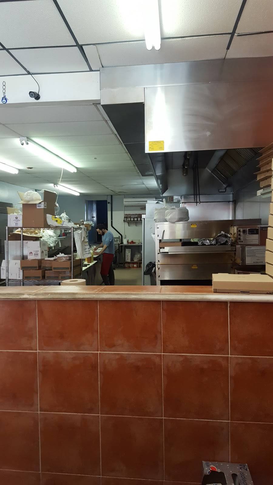 Gavinos Pizzeria | restaurant | 528 Chartiers Ave, McKees Rocks, PA 15136, USA | 4123313700 OR +1 412-331-3700