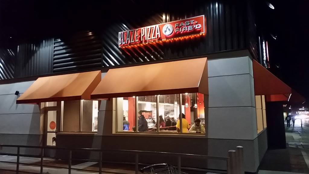 Blaze Pizza | meal takeaway | 213 Broadway Mall, Hicksville, NY 11801, USA | 5162080161 OR +1 516-208-0161