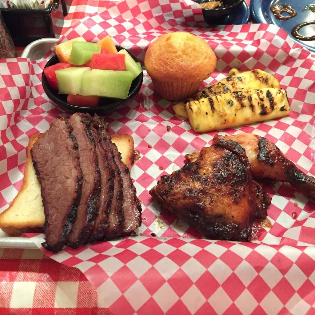 Famous Daves Bar-B-Que | meal takeaway | N, 3170 Naglee Rd, Tracy, CA 95304, USA | 2098336337 OR +1 209-833-6337