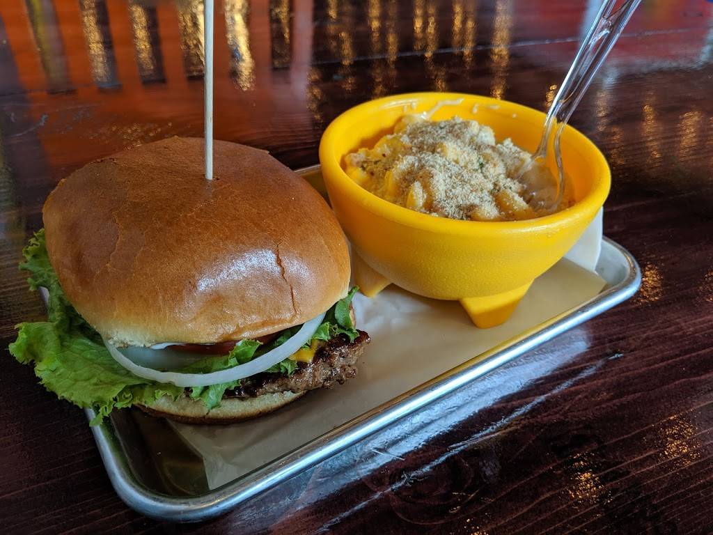 Macs Burgers | restaurant | 106 W Main St, Henderson, TX 75652, USA | 9037222193 OR +1 903-722-2193