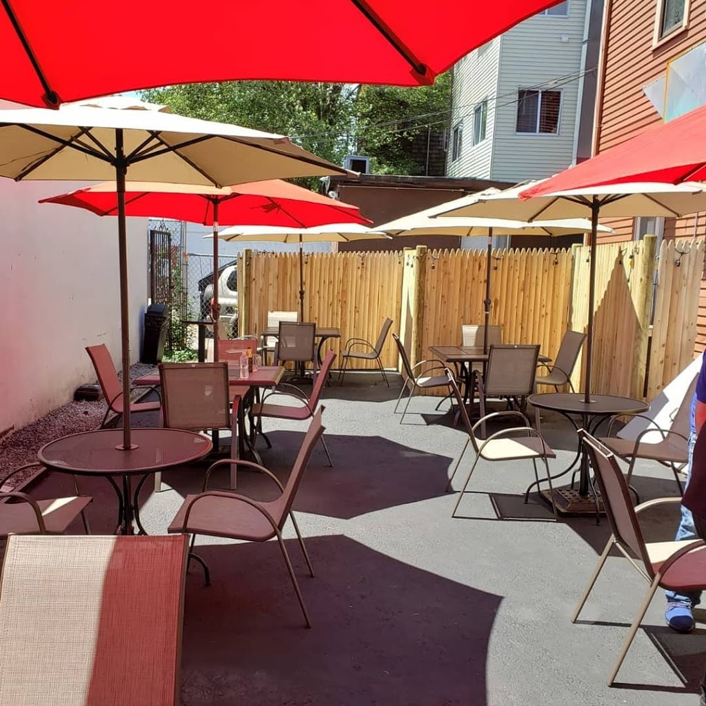 Rincon Limeño | restaurant | Day Square, 409 Chelsea St, East Boston, MA 02128, USA | 6175694942 OR +1 617-569-4942