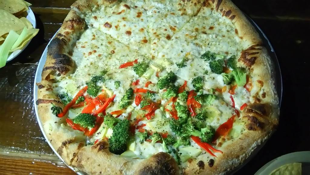 Crozet Pizza | restaurant | 5794 Three Notched Rd, Crozet, VA 22932, USA | 4348232132 OR +1 434-823-2132