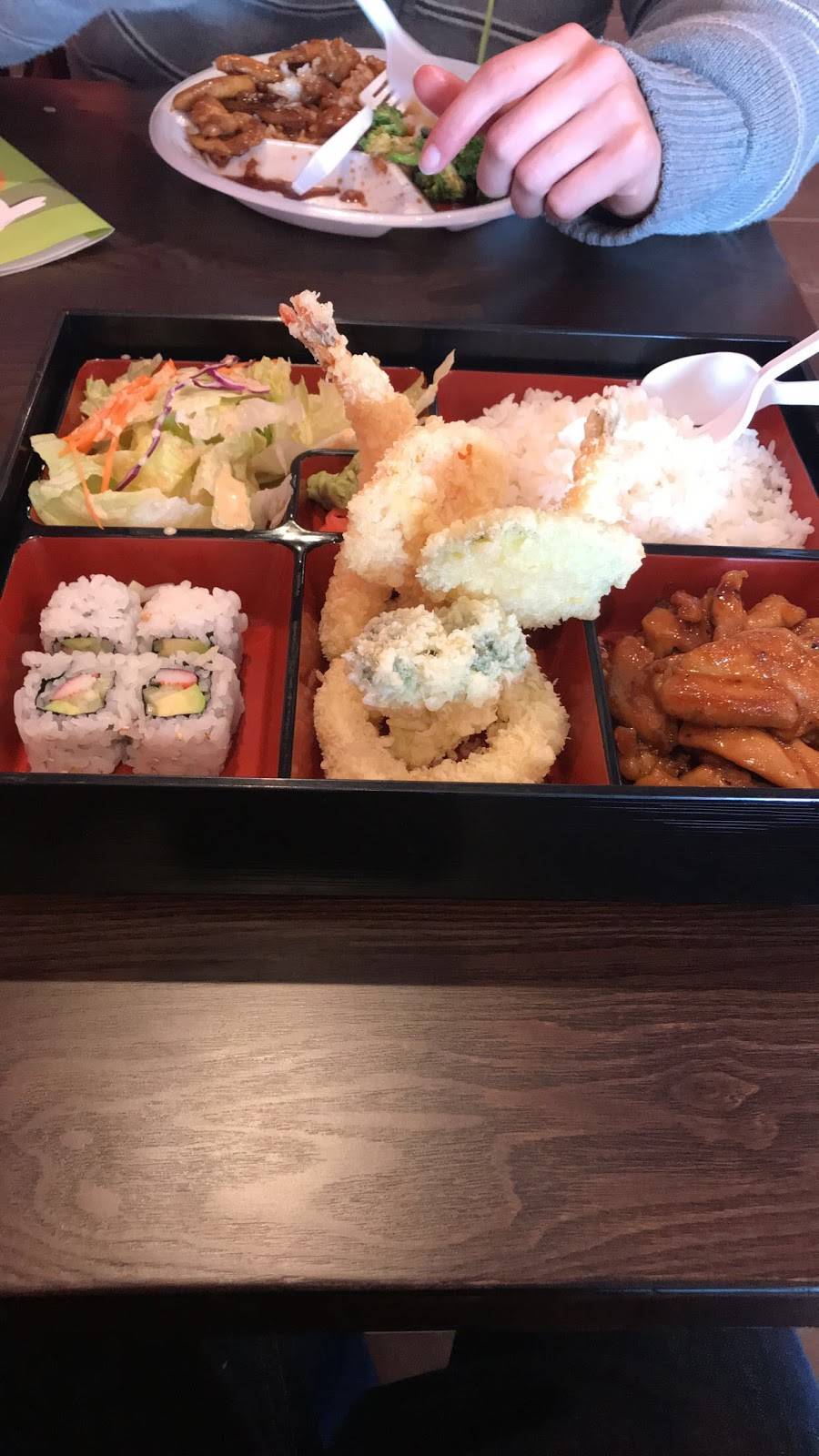 Tokyo Hibachi & Sushi | restaurant | 5990 University Blvd Ste 18, Moon, PA 15108, USA | 4122643338 OR +1 412-264-3338