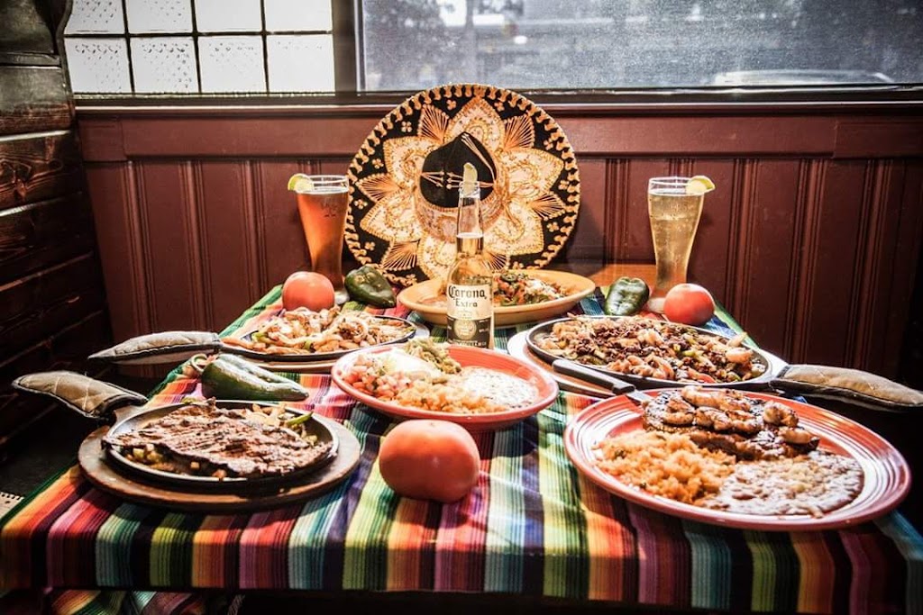 Peppers Mexican Grill and Cantina | restaurant | 1176 Eglin Pkwy, Shalimar, FL 32579, USA | 8506136970 OR +1 850-613-6970