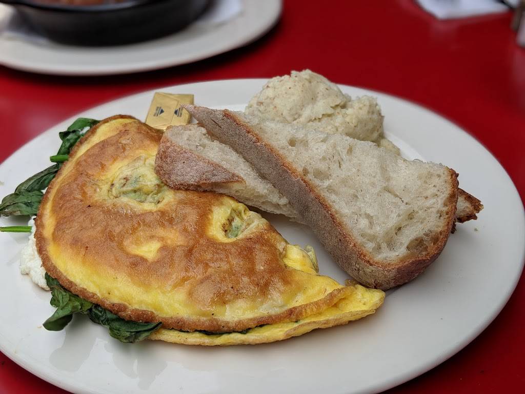 Le Petit Triangle Café | restaurant | 1881 Fulton Rd, Cleveland, OH 44113, USA | 2162811881 OR +1 216-281-1881