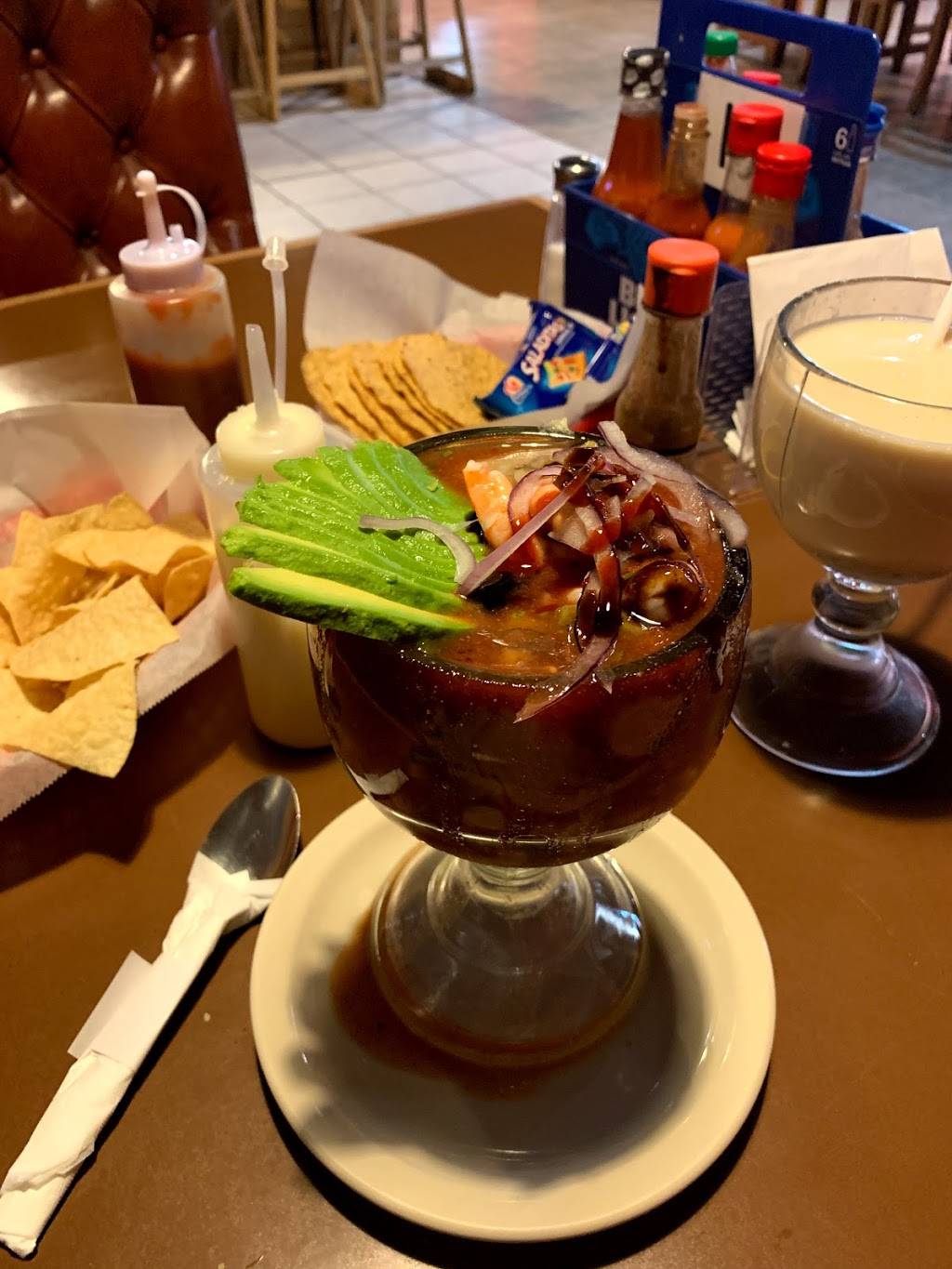El Alboroto Mariscos & Chavelas | restaurant | 8427 W Peoria Ave, Peoria, AZ 85345, USA | 6232363303 OR +1 623-236-3303
