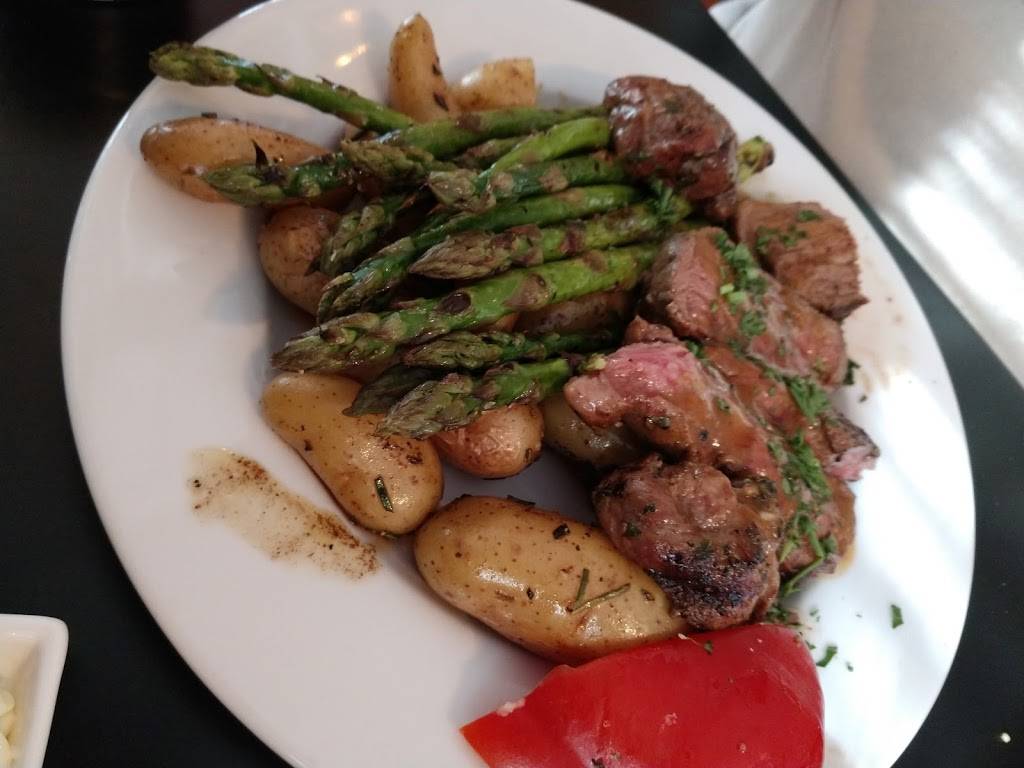 Kristas | restaurant | 2 Main St, Cornish, ME 04020, USA | 2076253600 OR +1 207-625-3600