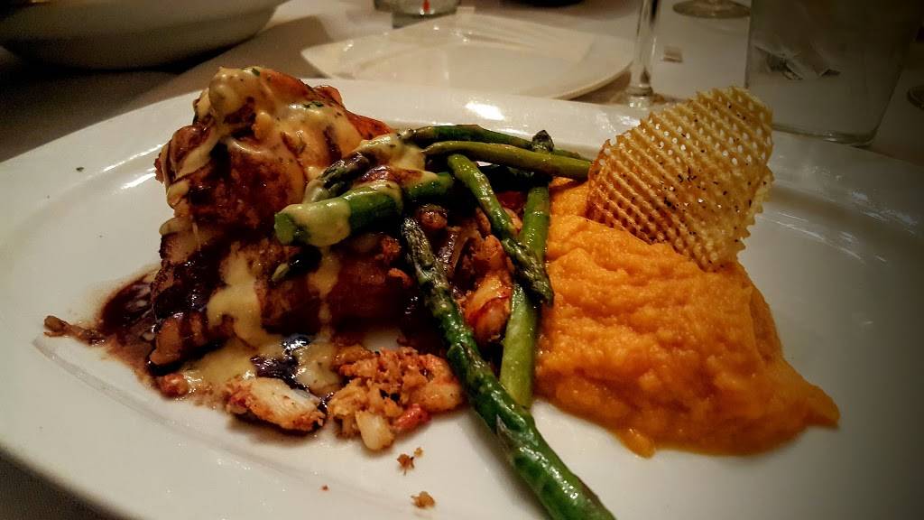 Vespuccis Restaurant | restaurant | 150 Main St, Cheshire, CT 06410, USA | 2032719143 OR +1 203-271-9143