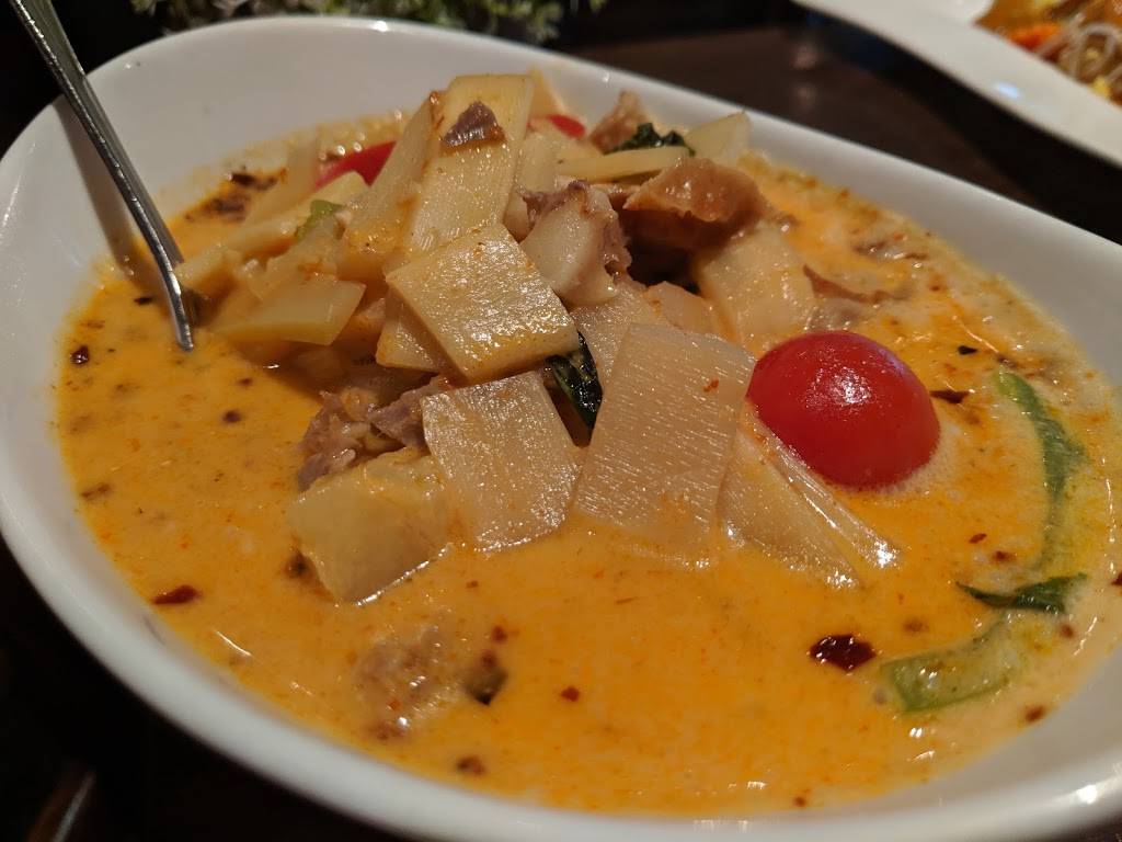 Srivilai Thai Cuisine | restaurant | 3247 California Ave SW, Seattle, WA 98116, USA | 2062575171 OR +1 206-257-5171