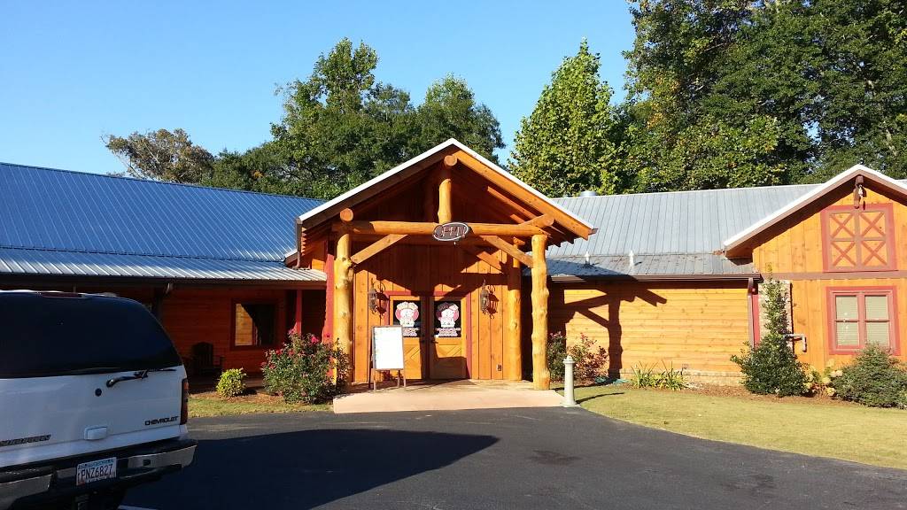 Hawg Wild BBQ & Catfish House | restaurant | 515 Grant St, Clarkesville, GA 30523, USA | 7067544323 OR +1 706-754-4323