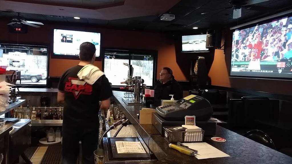 Caps Sports Bar & Grill | restaurant | 347 St Charles Rd, Villa Park, IL 60181, USA | 6302790005 OR +1 630-279-0005